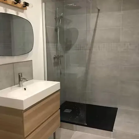 3 Pieces Avec Terrasse Arboree דירה *